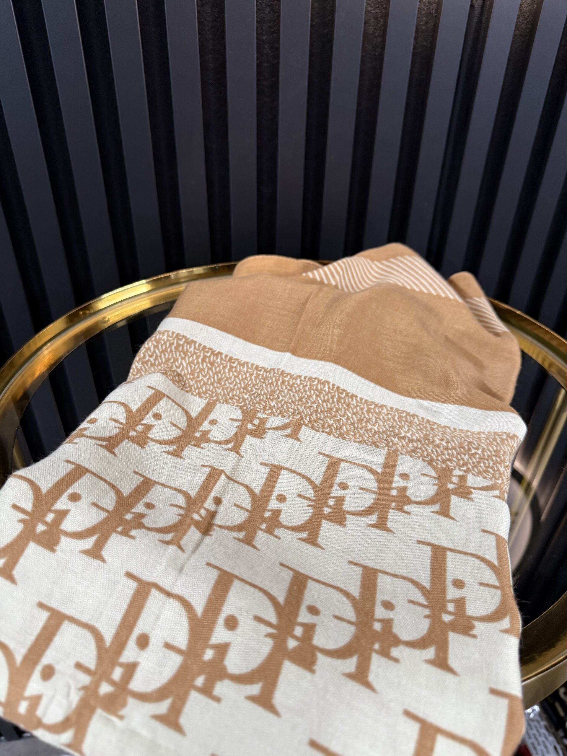 Elegancki cieńszy szalik DiDi camel