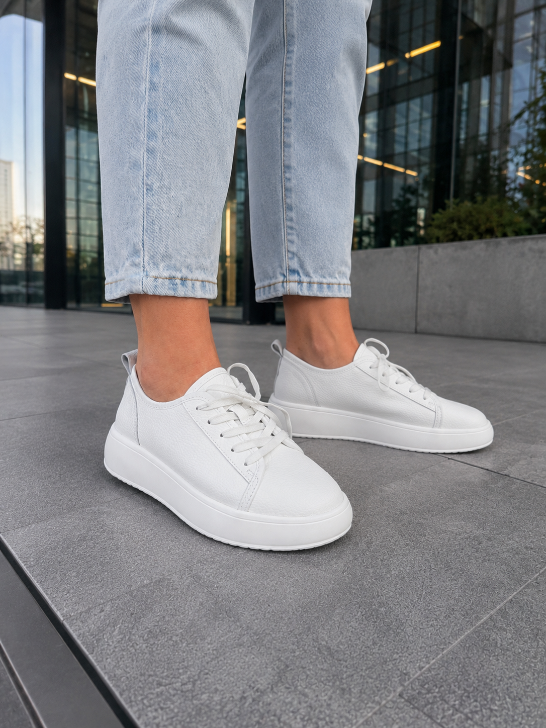 Sneakersy ze skóry naturalnej białe